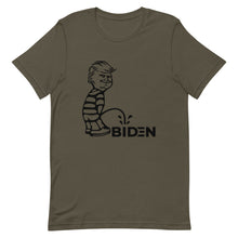 Cargar imagen en el visor de la galería, Trump piss on Biden Short-Sleeve Unisex T-Shirt