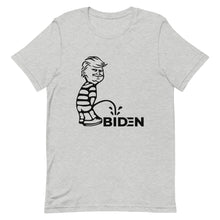 Cargar imagen en el visor de la galería, Trump piss on Biden Short-Sleeve Unisex T-Shirt
