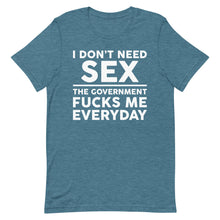 Cargar imagen en el visor de la galería, Government F**ks Me Everyday! Short-Sleeve Unisex T-Shirt