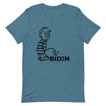 Cargar imagen en el visor de la galería, Trump piss on Biden Short-Sleeve Unisex T-Shirt