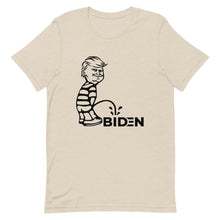 Cargar imagen en el visor de la galería, Trump piss on Biden Short-Sleeve Unisex T-Shirt