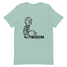 Cargar imagen en el visor de la galería, Trump piss on Biden Short-Sleeve Unisex T-Shirt