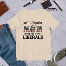 Cargar imagen en el visor de la galería, MOM not raising LIBERALS Short-Sleeve Unisex T-Shirt